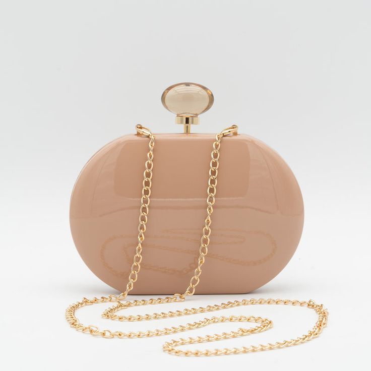 Bolso_de_fiesta_polipiel_acharolado_nude_con_bola_decorativa