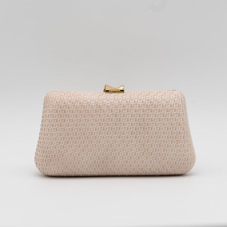 Clutch_de_Fiesta_Polipiel_Beige_con_Textura_Cuadriculada_y_Broche_Met%C3%A1lico_1